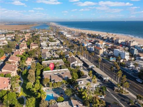 16922 Pacific Coast Hwy 102 , Huntington Beach, CA