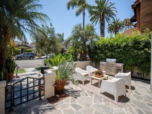 519  10th  , Huntington Beach, CA
