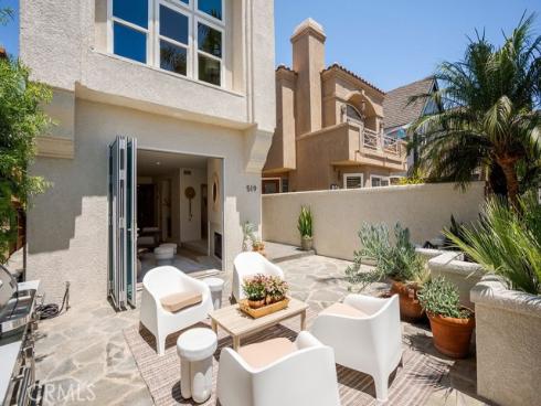 519  10th  , Huntington Beach, CA