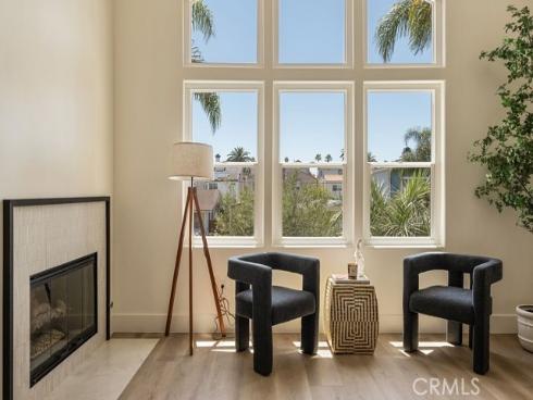 519  10th  , Huntington Beach, CA