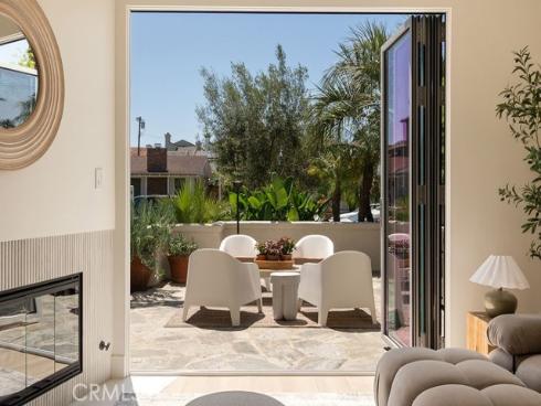 519  10th  , Huntington Beach, CA