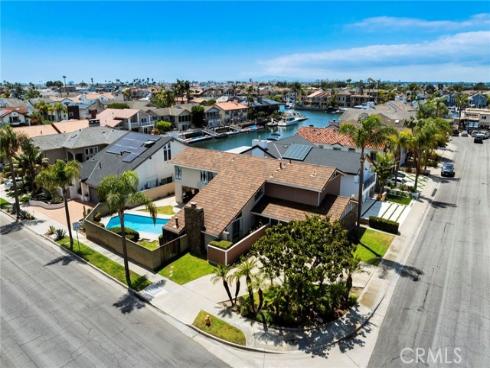 16391 Maruffa Circle, Huntington Beach, CA