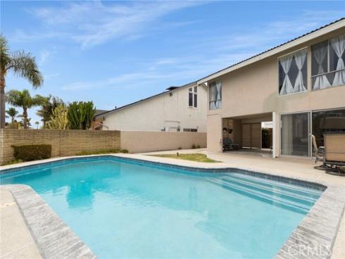 16391 Maruffa Circle, Huntington Beach, CA