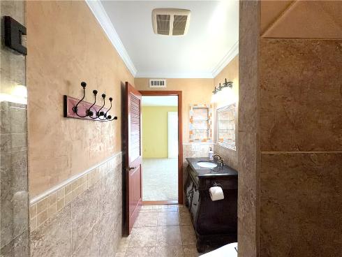 21081 White Horse Ln , Huntington Beach, CA