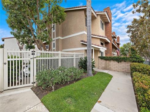 21038  Poolside  , Huntington Beach, CA