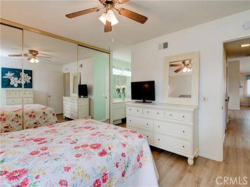 8566 Trinity 816D Circle, Huntington Beach, CA