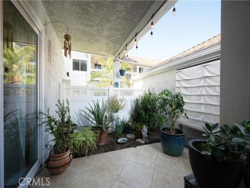 4682 Warner C110 , Huntington Beach, CA