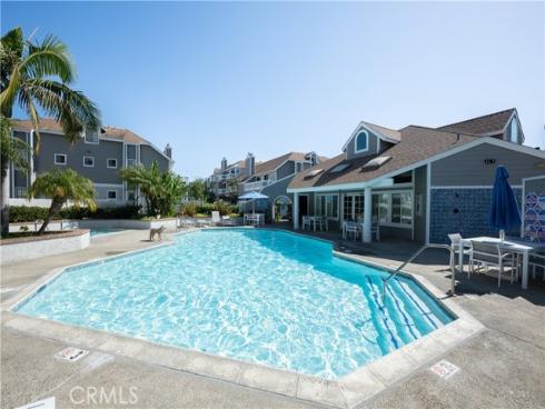 4682 Warner C110 , Huntington Beach, CA