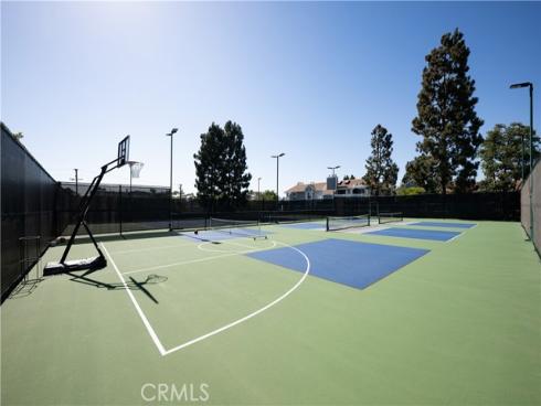 4682 Warner C110 , Huntington Beach, CA