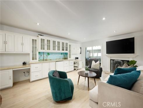 4682 Warner C110 , Huntington Beach, CA