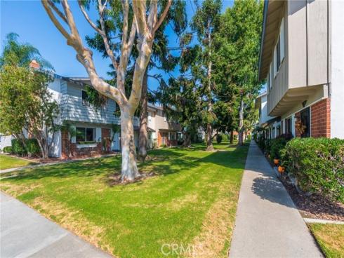 19760 Kingswood , Huntington Beach, CA