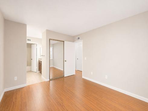 8877 Tulare 313D Drive, Huntington Beach, CA