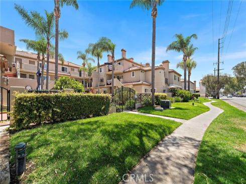 606  Lake Street  23 , Huntington Beach, CA