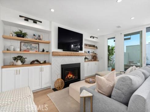 3949 Warner Avenue, Huntington Beach, CA