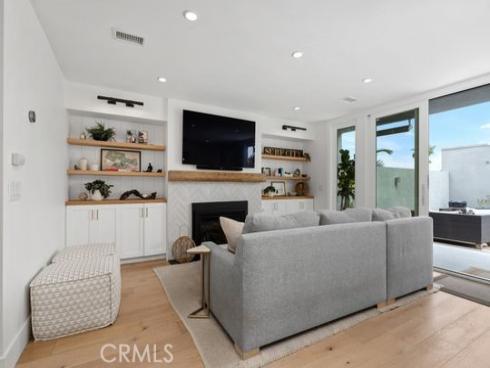 3949 Warner Avenue, Huntington Beach, CA