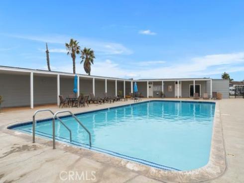 3949 Warner Avenue, Huntington Beach, CA