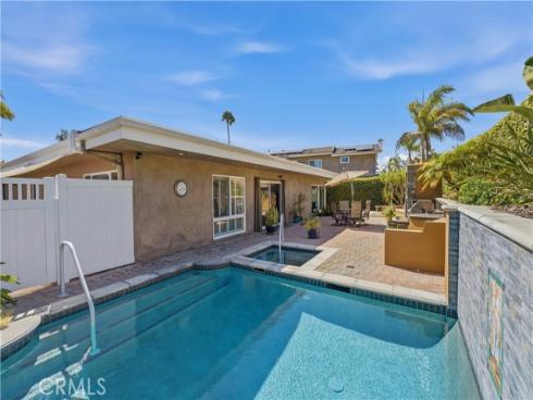 17140  Edgewater   Lane, Huntington Beach, CA