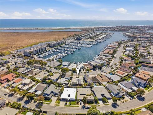 17140  Edgewater   Lane, Huntington Beach, CA