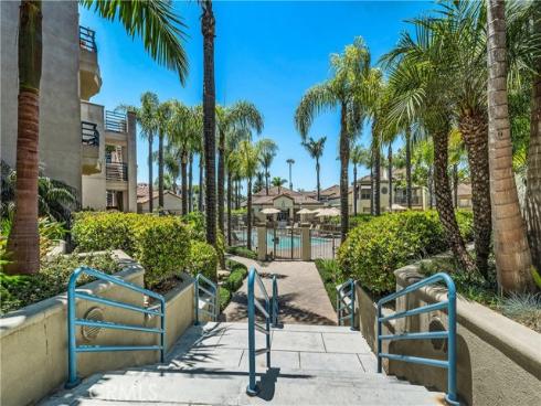 415 Townsquare 308 Lane, Huntington Beach, CA