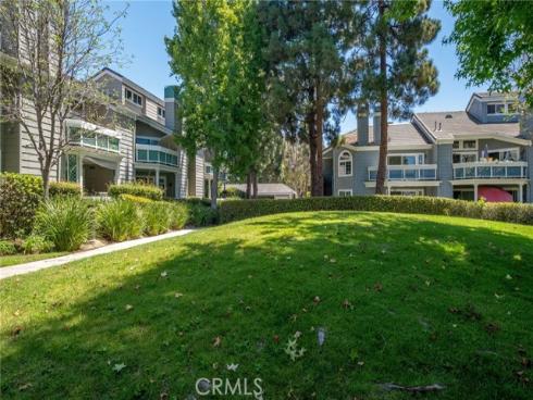 7402 Yellowtail 201 Drive, Huntington Beach, CA