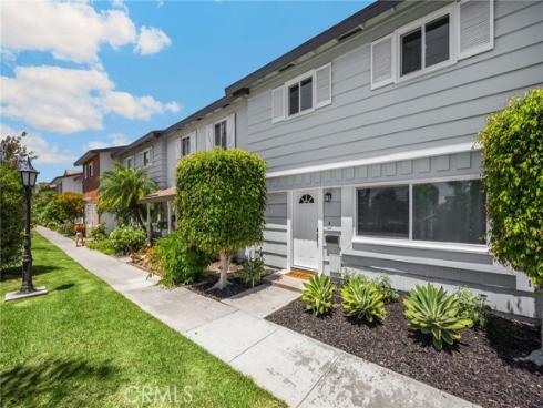 9579 Adams , Huntington Beach, CA