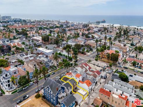 417 8th Street, Huntington Beach, CA