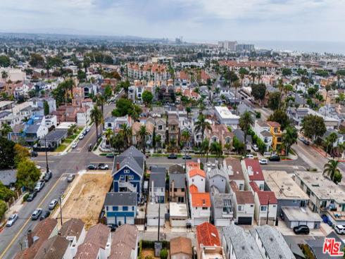417 8th Street, Huntington Beach, CA