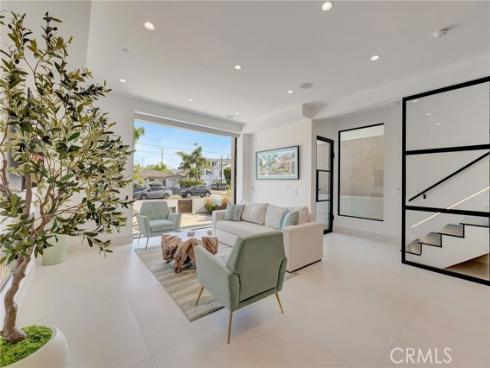 203 Indianapolis Avenue, Huntington Beach, CA