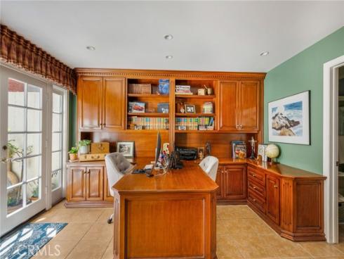 19381 Woodlands Dr , Huntington Beach, CA