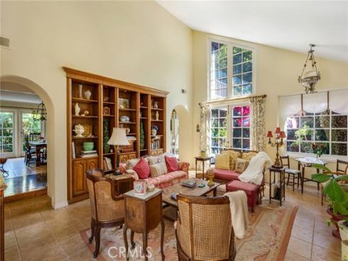19381 Woodlands Dr , Huntington Beach, CA