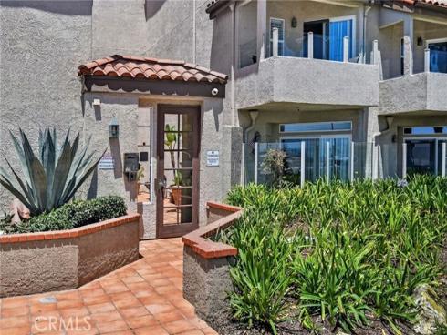 1400 Pacific Coast Hwy 103 , Huntington Beach, CA