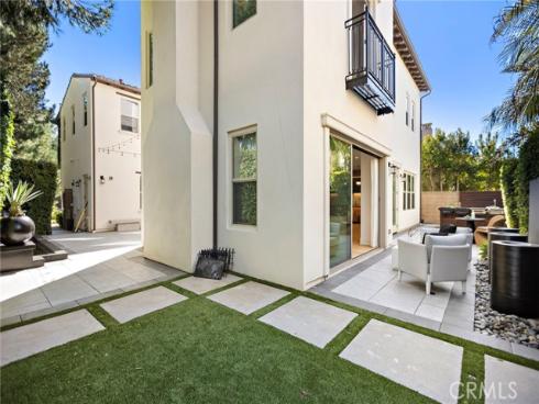 51 Fenway , Irvine, CA