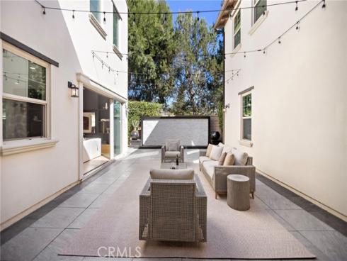 51 Fenway , Irvine, CA