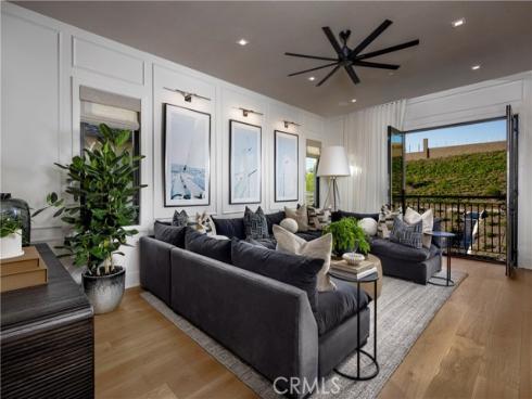 560 Peninsula , Irvine, CA