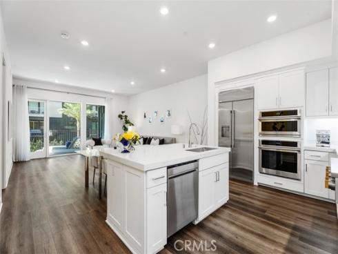 3305 Rivington