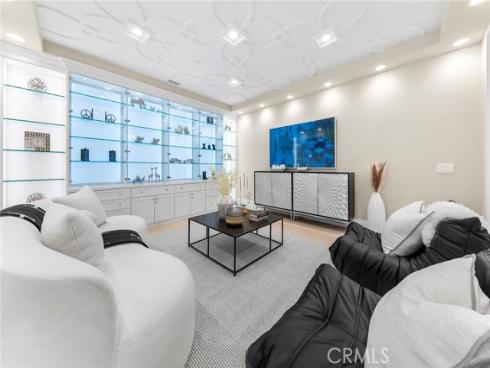123  Calderon  , Irvine, CA