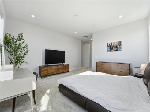 458  Loon  , Irvine, CA