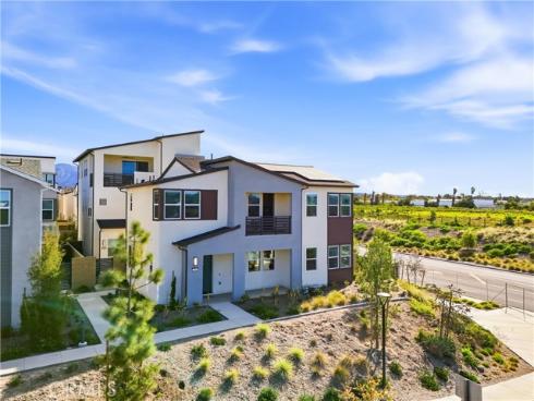 458  Loon  , Irvine, CA