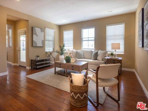 107 Chantilly