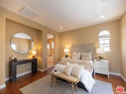 107  Chantilly  , Irvine, CA