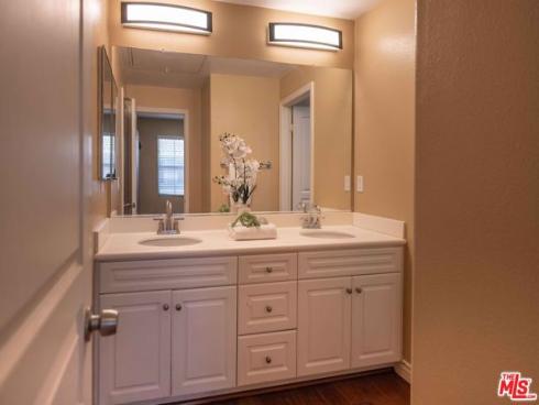 107  Chantilly  , Irvine, CA