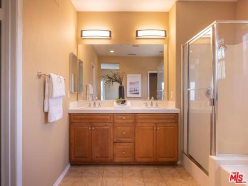 107  Chantilly  , Irvine, CA