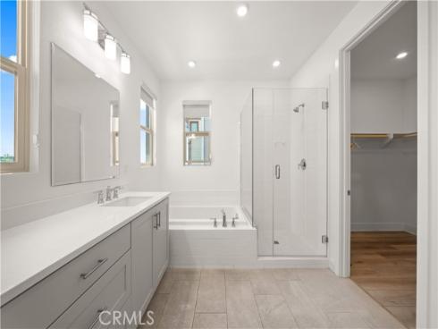 203 Lynx , Irvine, CA