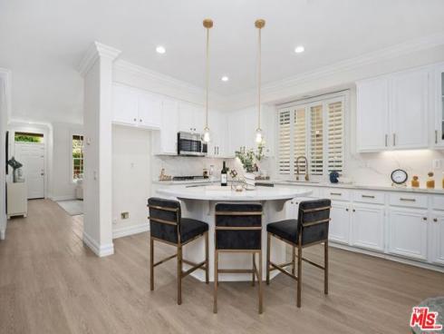 17  Mount Vernon  , Irvine, CA