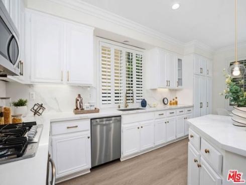 17  Mount Vernon  , Irvine, CA