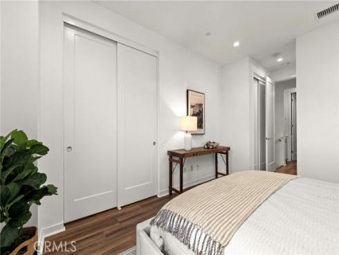 210  Placemark  , Irvine, CA