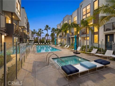 210  Placemark  , Irvine, CA