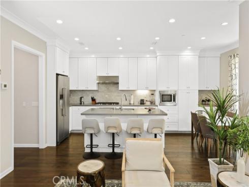231  Rodeo  , Irvine, CA