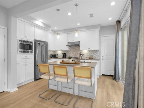 188  Excursion  , Irvine, CA