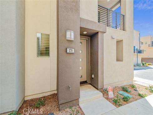 179  Cadence  , Irvine, CA